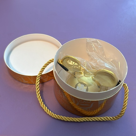 Limited Edition Porcelain Ear Hat Ornament - Picture 4 of 5